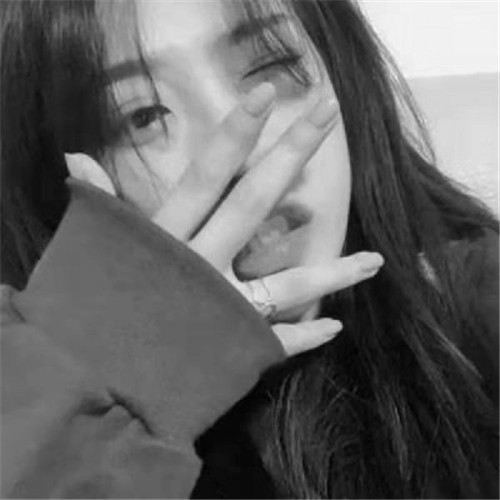 女生头像慵懒偏冷淡风黑白图片