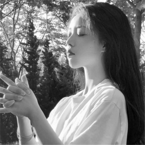 女生头像慵懒偏冷淡风黑白图片