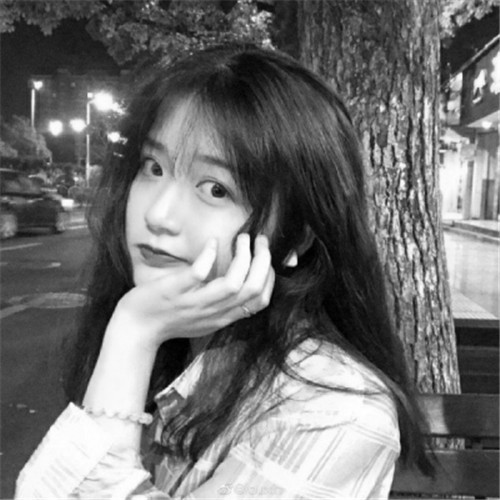女生头像慵懒偏冷淡风黑白图片