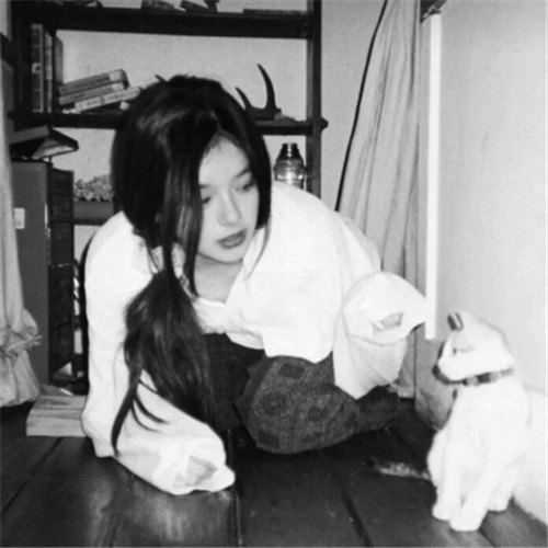 女生头像慵懒偏冷淡风黑白图片