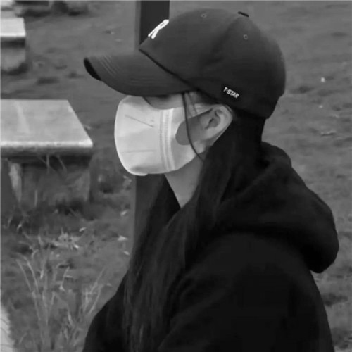 女生头像慵懒偏冷淡风黑白图片