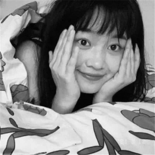 女生头像慵懒偏冷淡风黑白图片