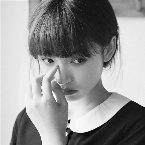 女生头像慵懒偏冷淡风黑白图片