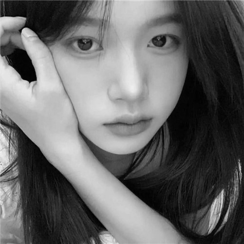 女生头像慵懒偏冷淡风黑白图片