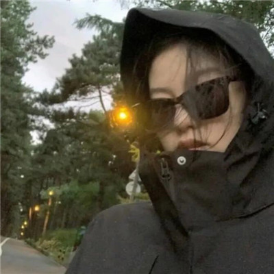 女生微信头像慵懒偏冷淡风图片