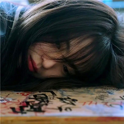 慵懒偏冷淡风女生头像真人图片