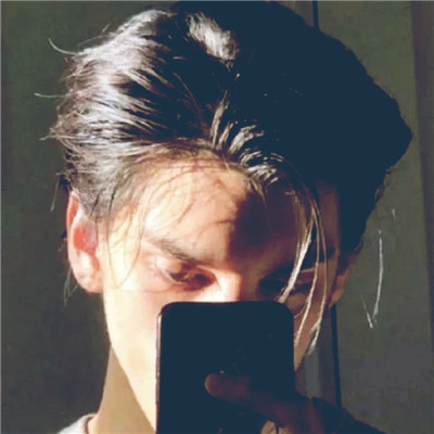 欧美复古胶片感男生头像图片