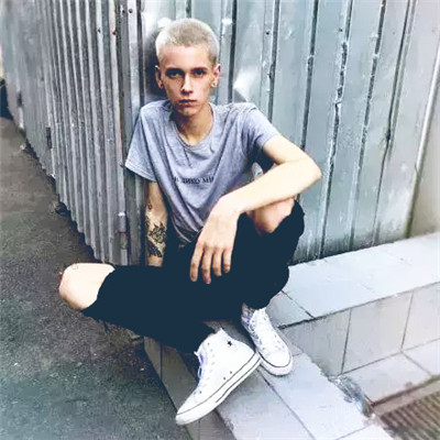 欧美复古胶片感男生头像图片