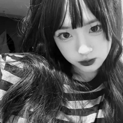 好看优质真人女头黑白图片