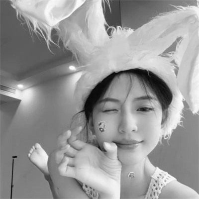好看优质真人女头黑白图片