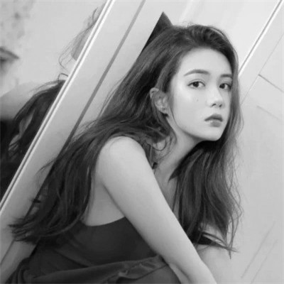 好看优质真人女头黑白图片