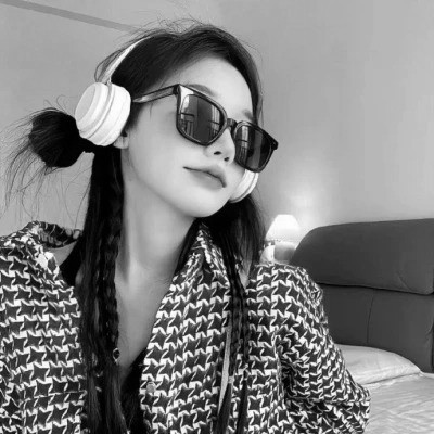 好看优质真人女头黑白图片