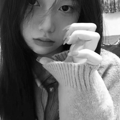 好看优质真人女头黑白图片