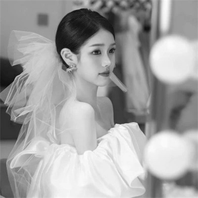 好看优质真人女头黑白图片