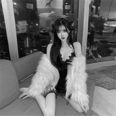 好看优质真人女头黑白图片