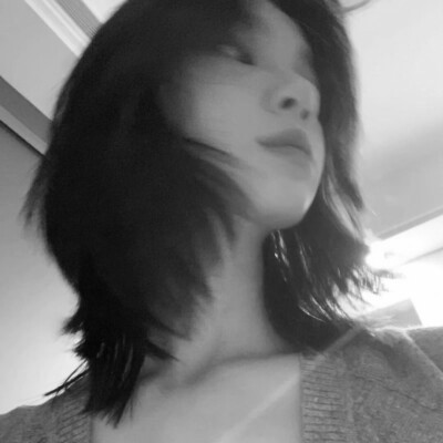 好看优质真人女头黑白图片