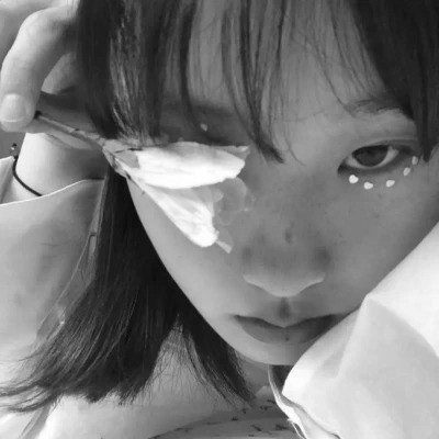 好看优质真人女头黑白图片