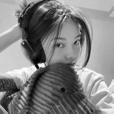 好看优质真人女头黑白图片