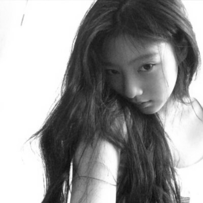 好看优质真人女头黑白图片
