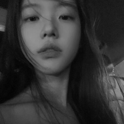 好看优质真人女头黑白图片