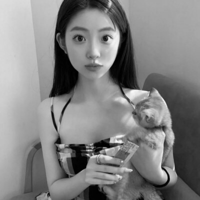 好看优质真人女头黑白图片