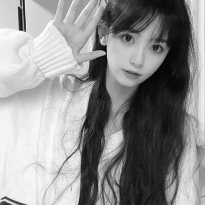 女生微信头像真人黑白图片