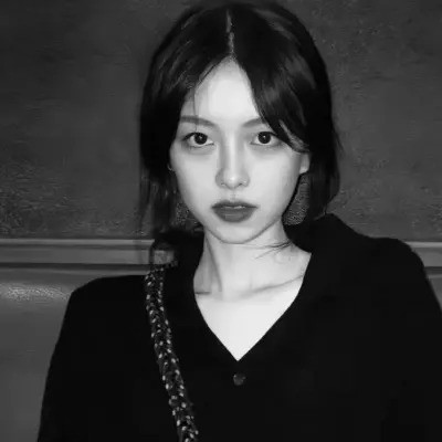 女生微信头像真人黑白图片