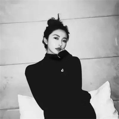 女生微信头像真人黑白图片