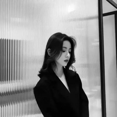 女生微信头像真人黑白图片