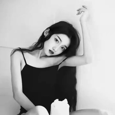女生微信头像真人黑白图片