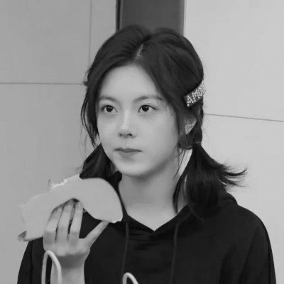 女生微信头像真人黑白图片