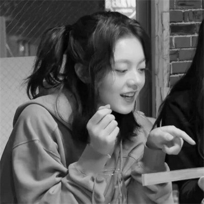 女生微信头像真人黑白图片