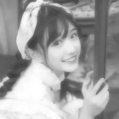 女生微信头像真人黑白图片