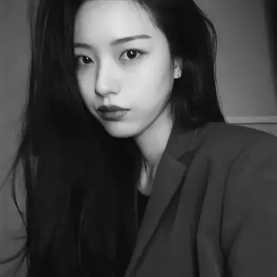 女生微信头像真人黑白图片