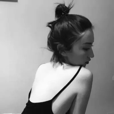 女生微信头像真人黑白图片