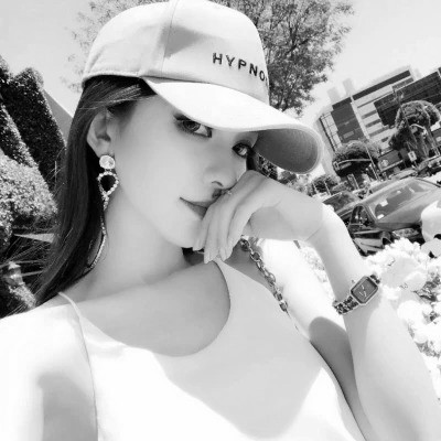 女生微信头像真人黑白图片