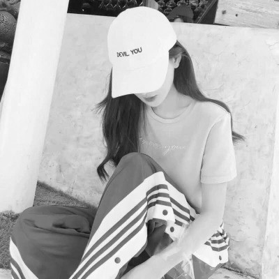女生微信头像真人黑白图片