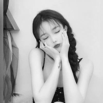 女生微信头像真人黑白图片