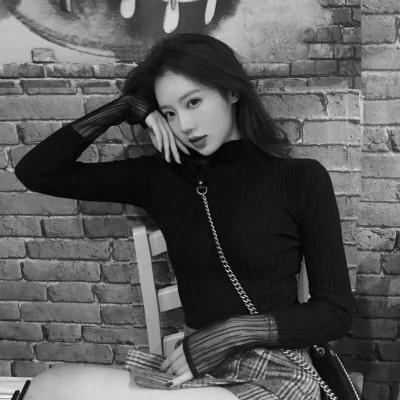 女生微信头像真人黑白图片