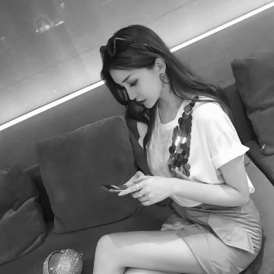 女生微信头像真人黑白图片