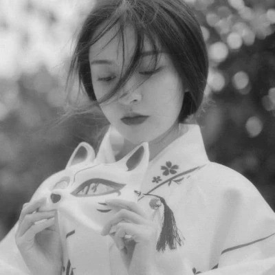 女生微信头像真人黑白图片