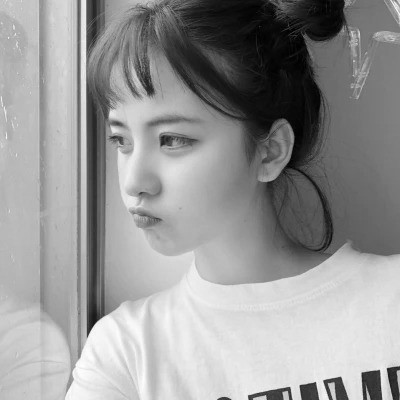 女生微信头像真人黑白图片