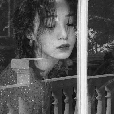 女生微信头像真人黑白图片