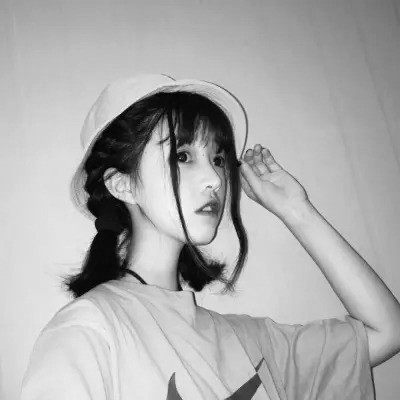 女生微信头像真人黑白图片