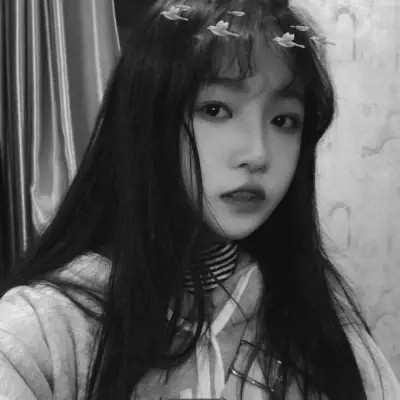 女生微信头像真人黑白图片