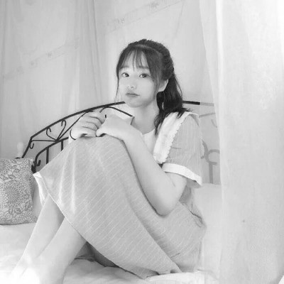 女生微信头像真人黑白图片