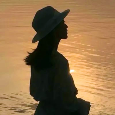 2025年微信头像图片情侣最新版一男一女