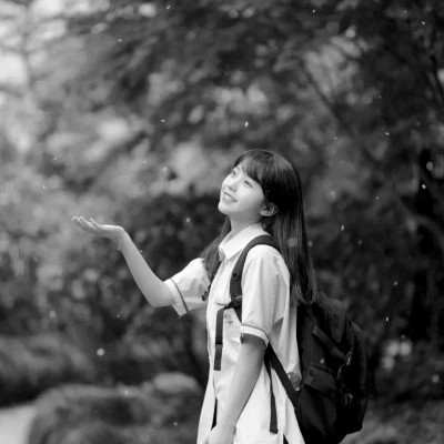 女生小清新黑白头像图片