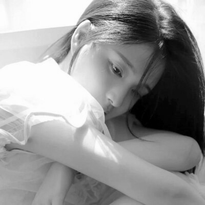 女生小清新黑白头像图片