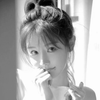 女生小清新黑白头像图片